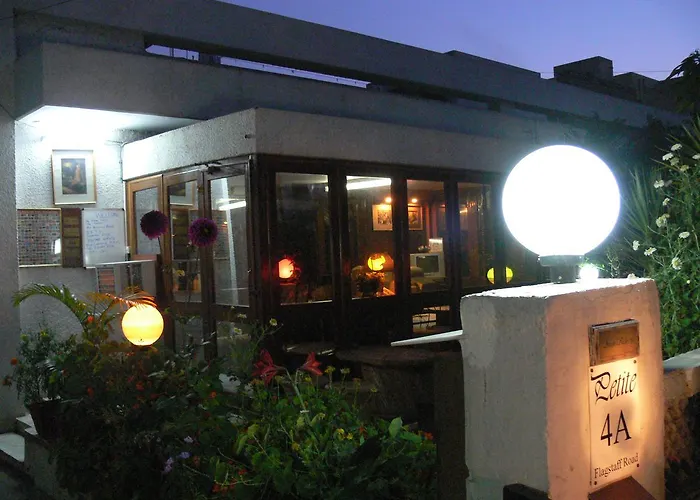 Petite Homestays